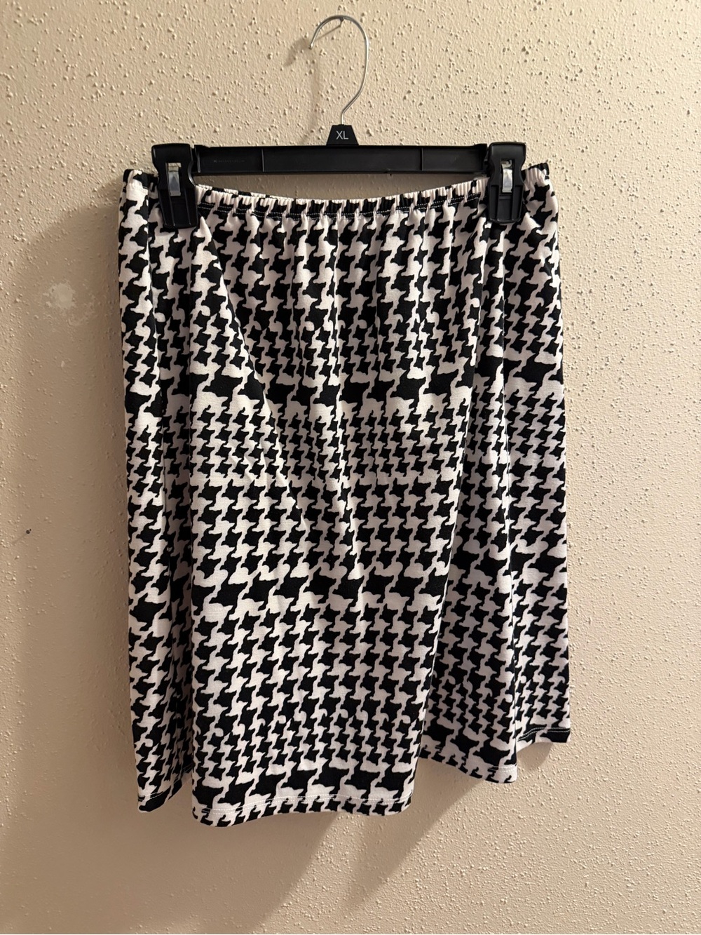 Classic Black & White Houndstooth Elastic-Waist Skirt